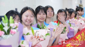 开云体育下载-斗志不灭 未来可期——百名球迷鸡西欢迎“远征队”