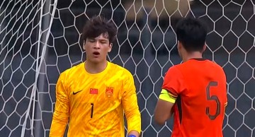 开云体育下载-U19国足4分钟丢2球！依合散超巨失误，刘佳乐送礼，久帅不满
